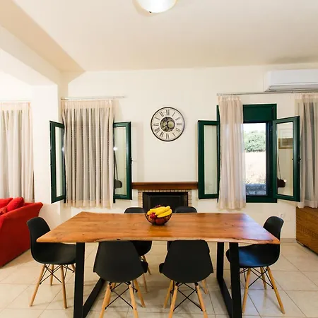 בית נופש Athina *